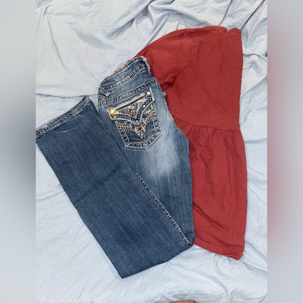 Stylish Vigoss Blue Jeans with Embellished Pockets Bundled with a Maroon Blouse